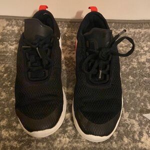 Girls Nike air motion